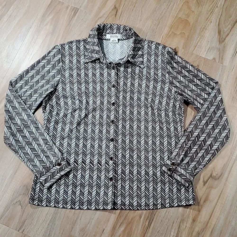 🔹️Michael Kors Brown Chevron Buttoned Long Sleeve Top Large
